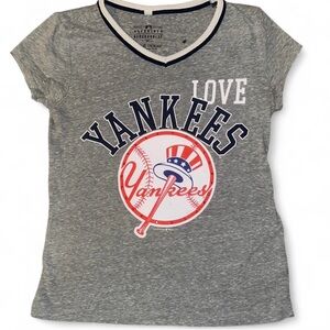 grey New York Yankees baby tee